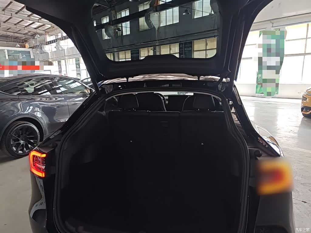 Tesla Model Y, 2023 19
