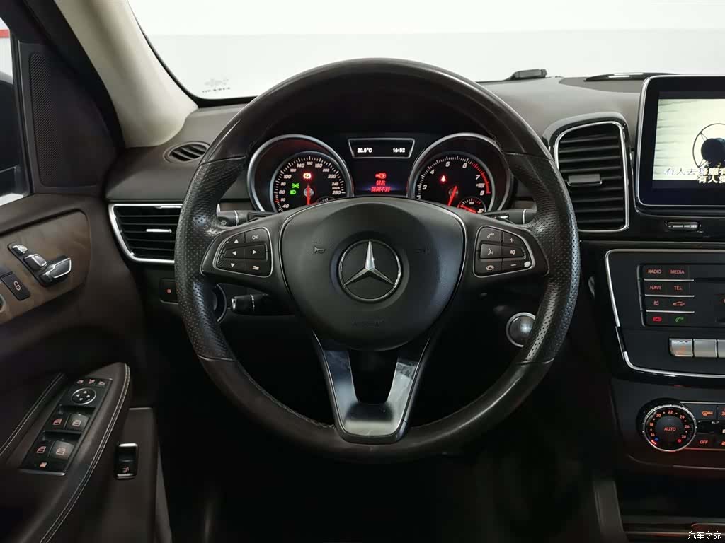 Mercedes-Benz GLE, 2015 11