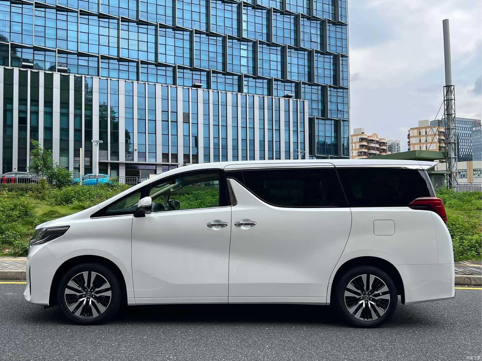 Toyota Alphard, 2018 4