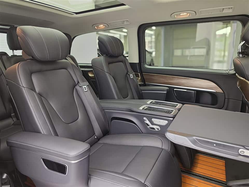 Mercedes-Benz V-class