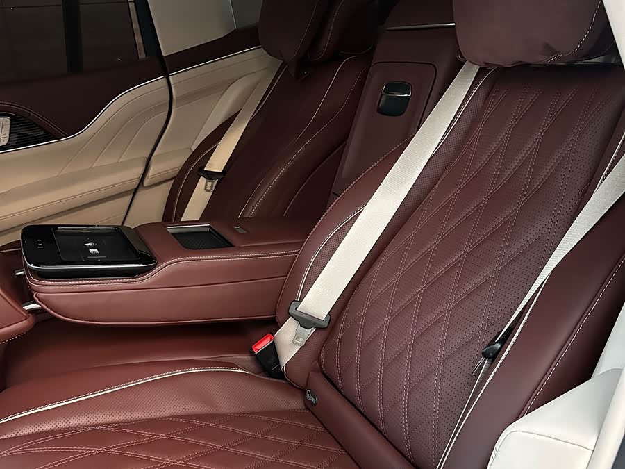 Mercedes-Benz Maybach GLS 2026, фото 9