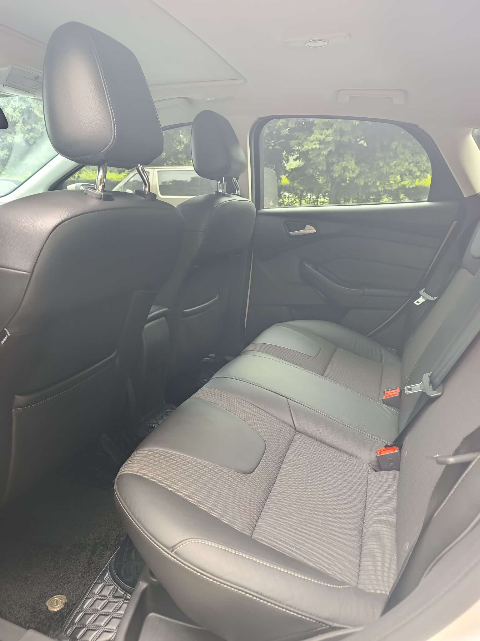 Ford Focus, 2015 7