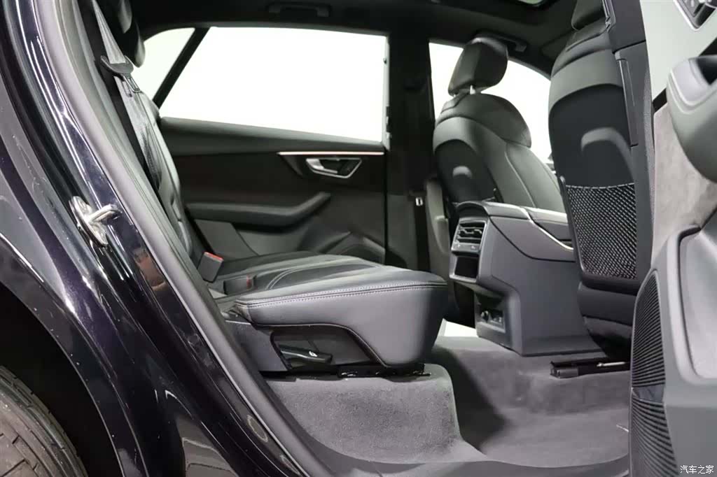 Audi Q8, 2021 6