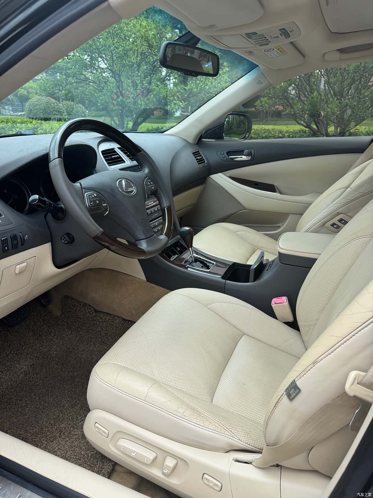 Lexus ES, 2010 8