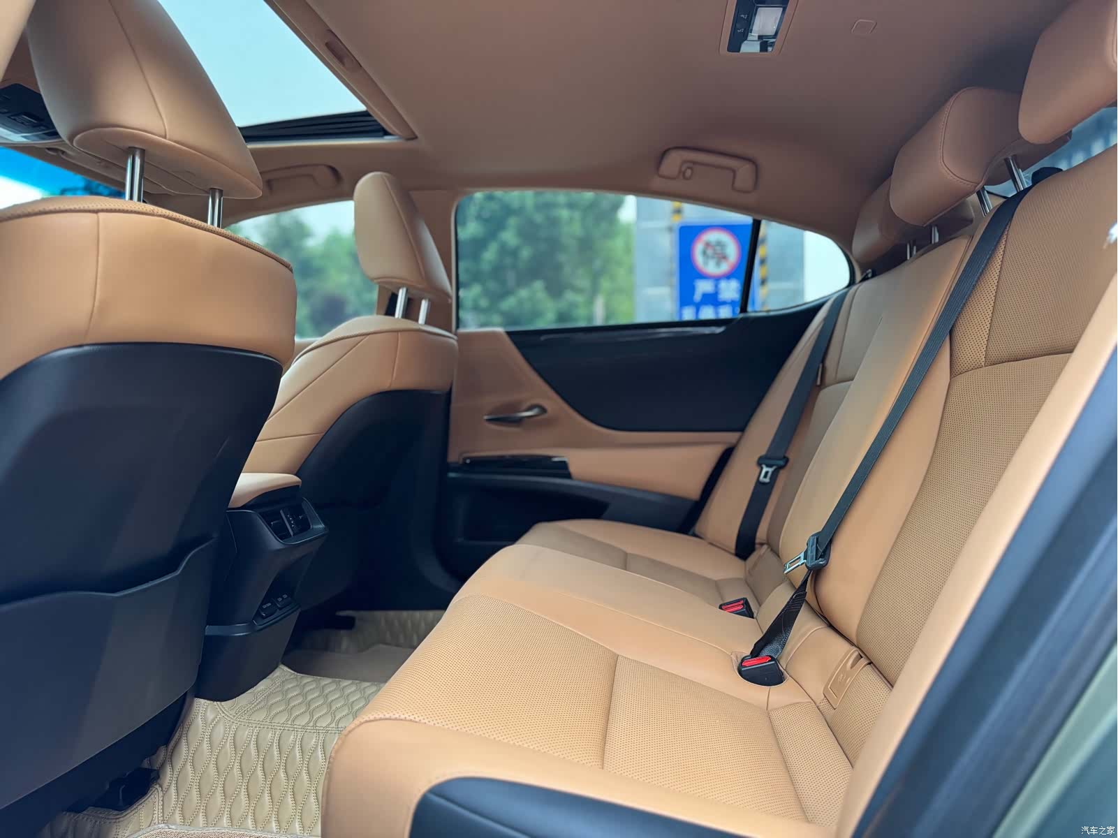 Lexus ES, 2022 16