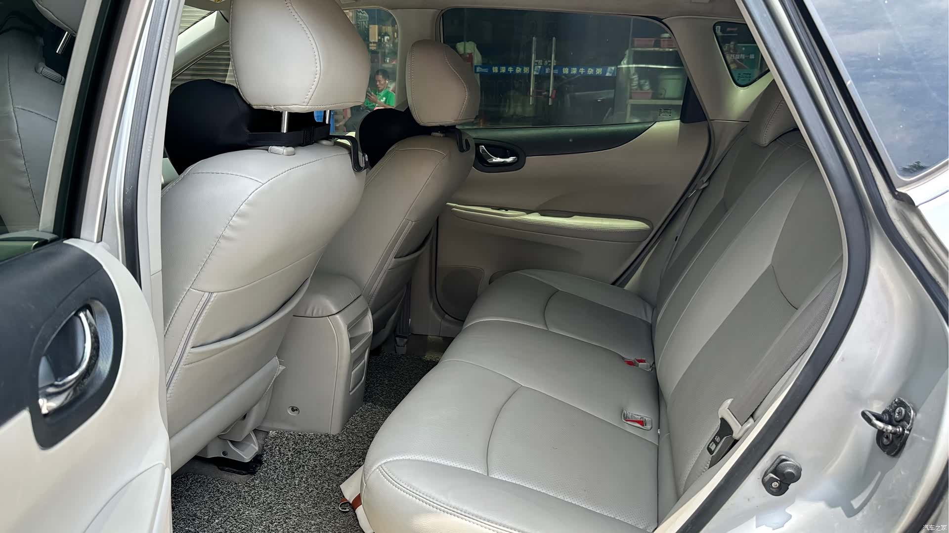 Nissan Tiida, 2012 8
