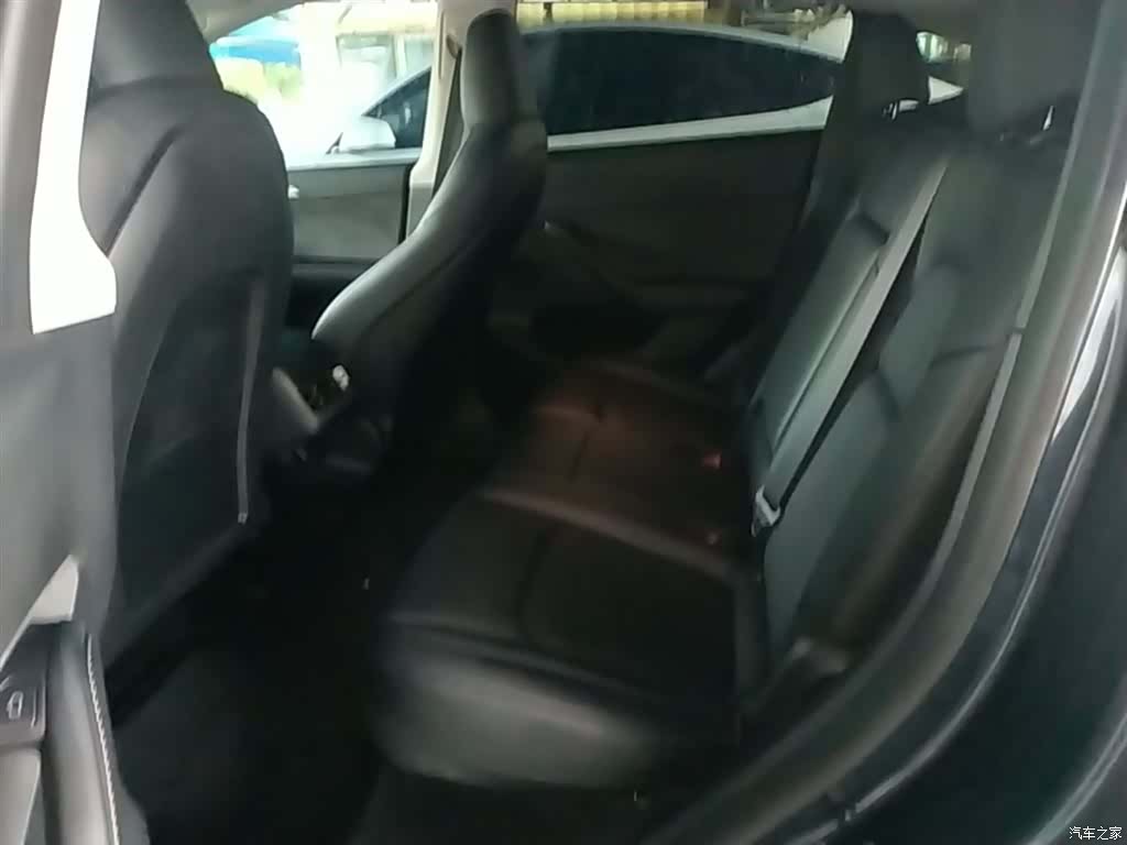 Tesla Model Y, 2024 17