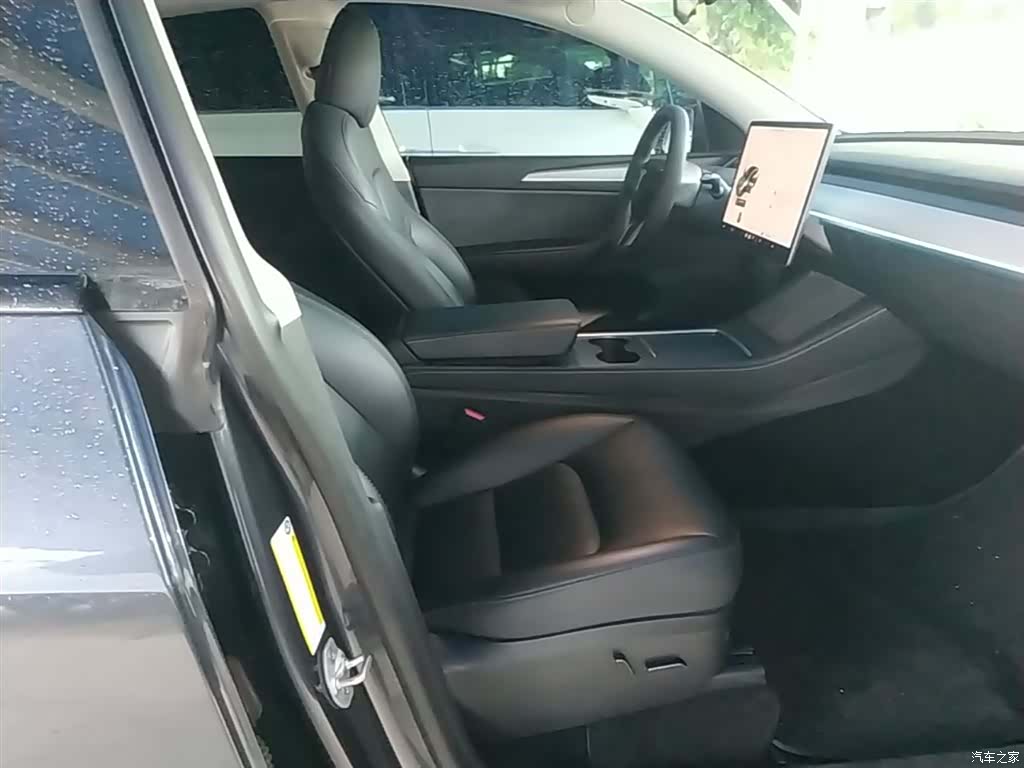 Tesla Model Y, 2024 25