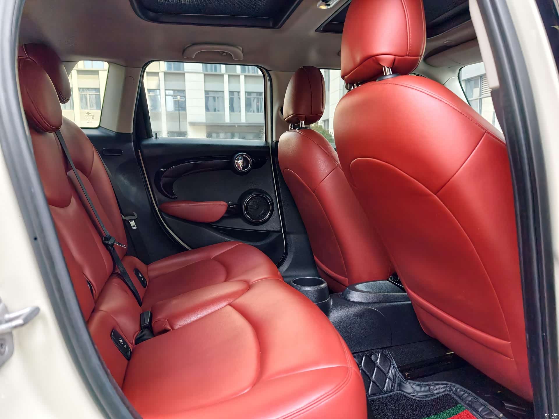 Mini ONE, 2021 15