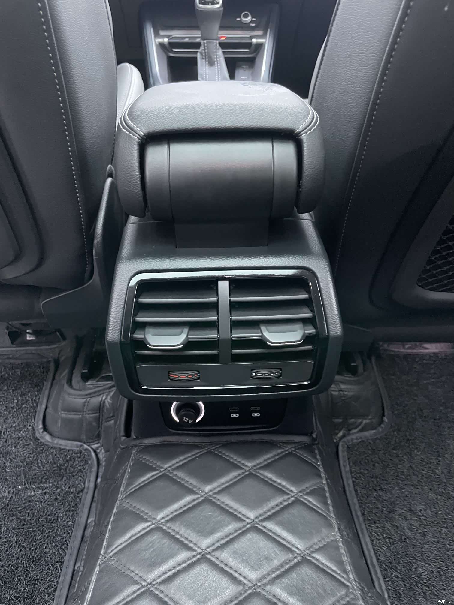Audi Q3, 2022 11
