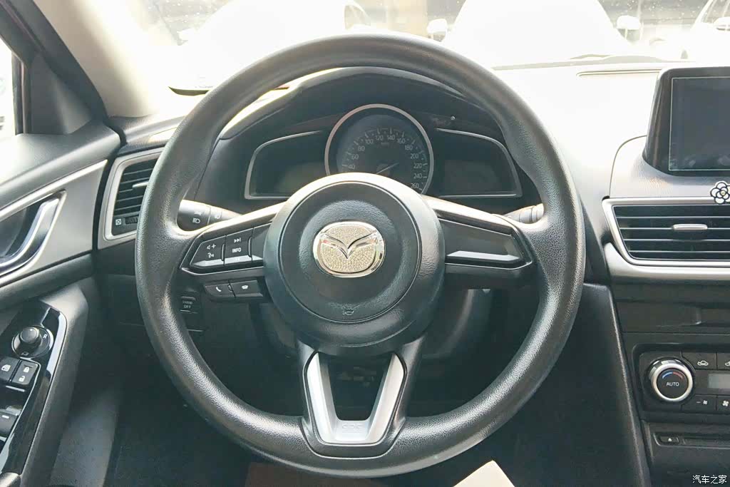 Mazda Mazda3, 2017 15