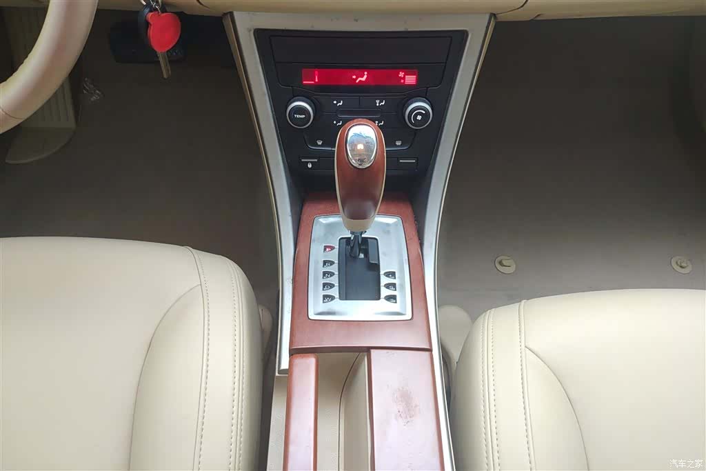 Roewe 550, 2012 16