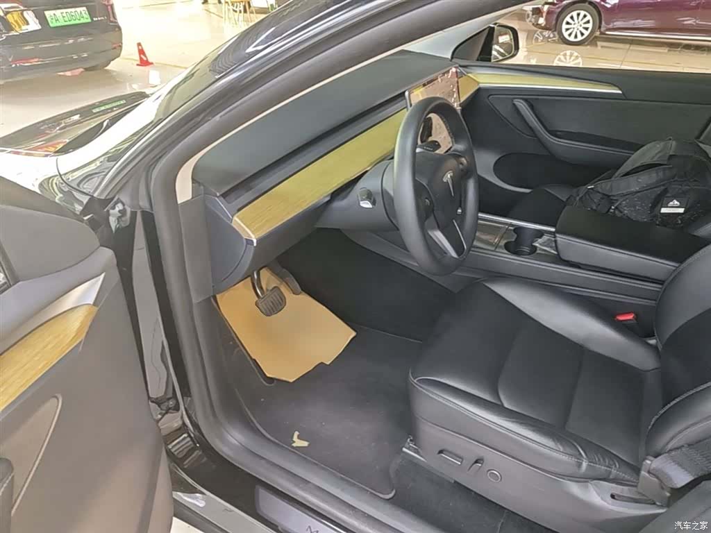 Tesla Model Y, 2023 16