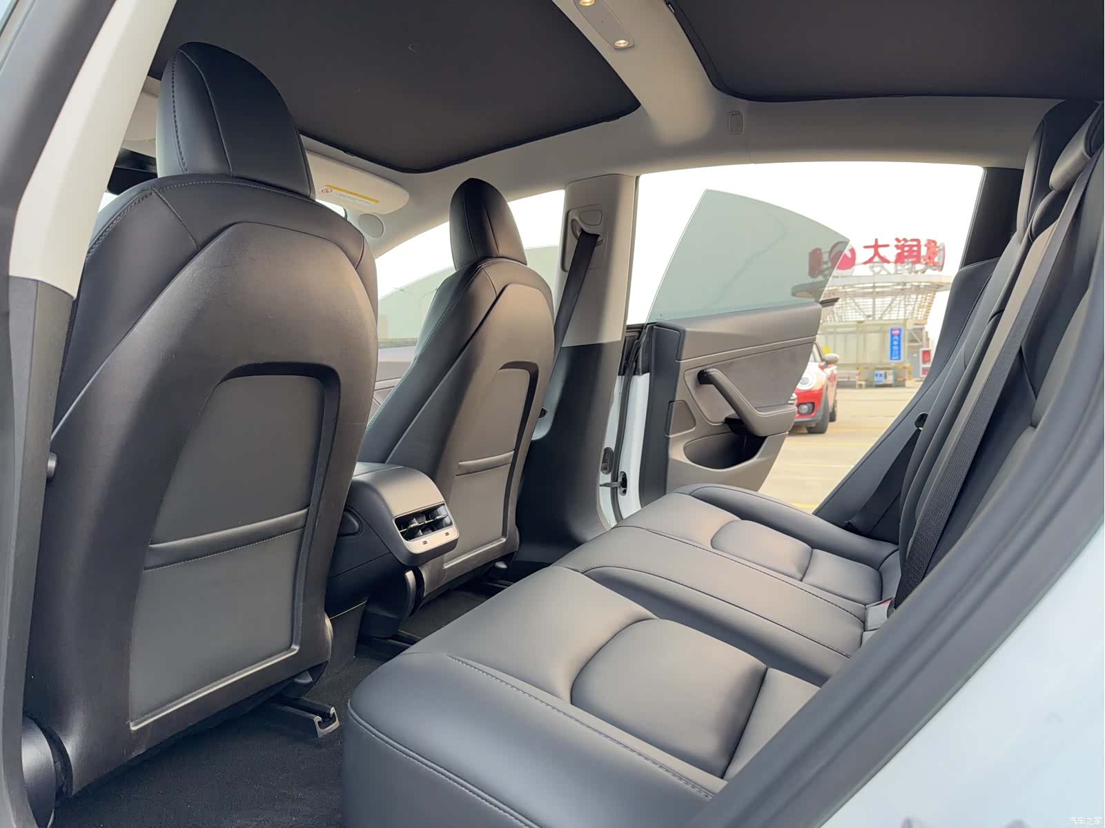 Tesla Model 3, 2019 12