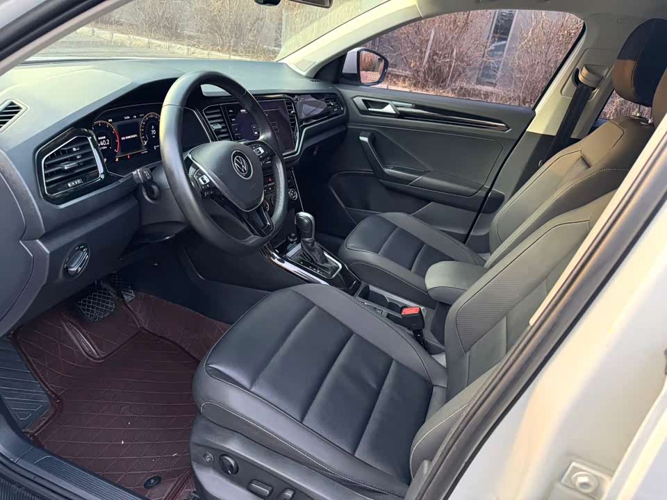 Volkswagen T-ROC exploring Songs