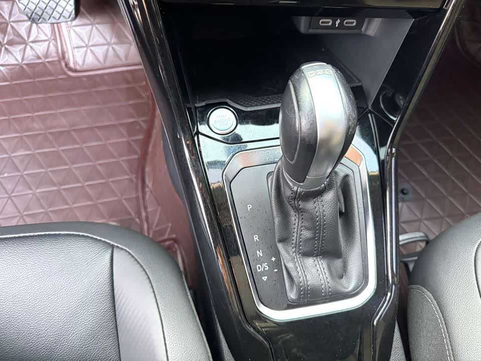 Volkswagen T-ROC exploring Songs