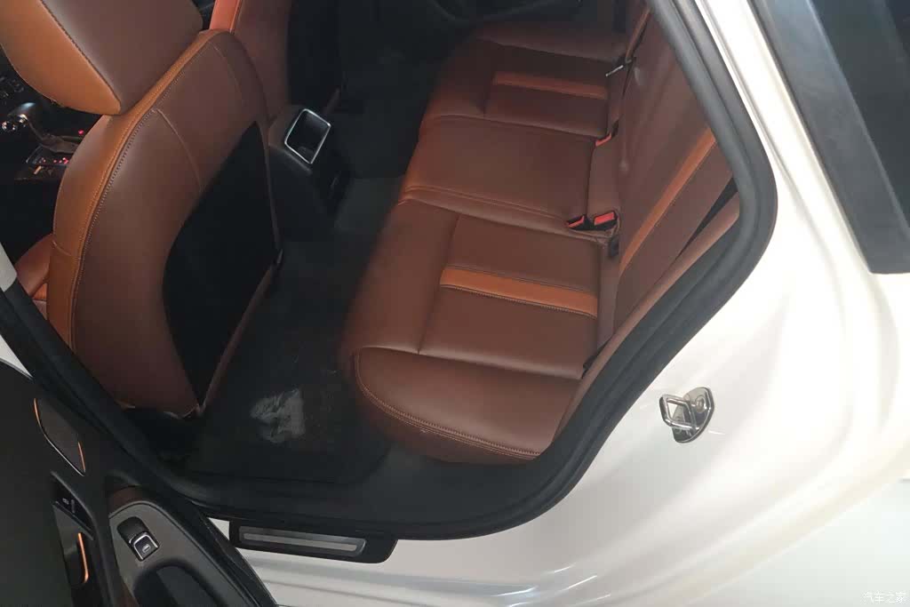 Audi A4L, 2014 11