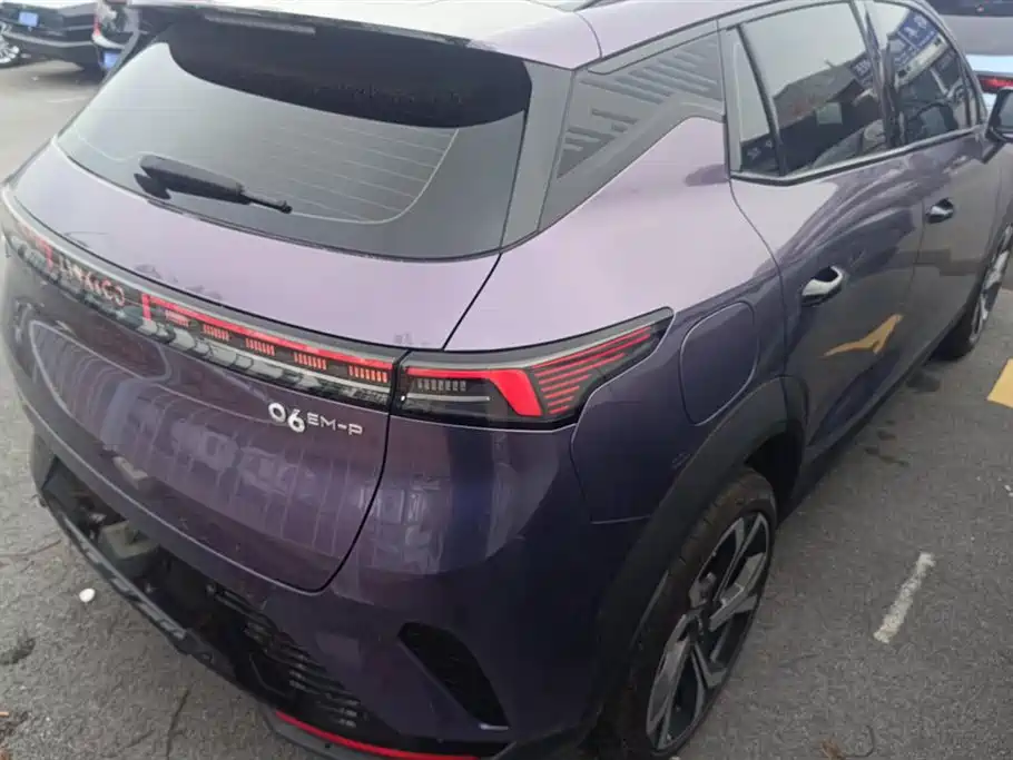 Lynk & Co 06 EM-P
