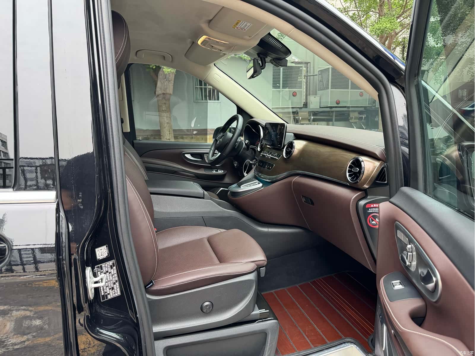 Mercedes-Benz V-Class, 2023 20