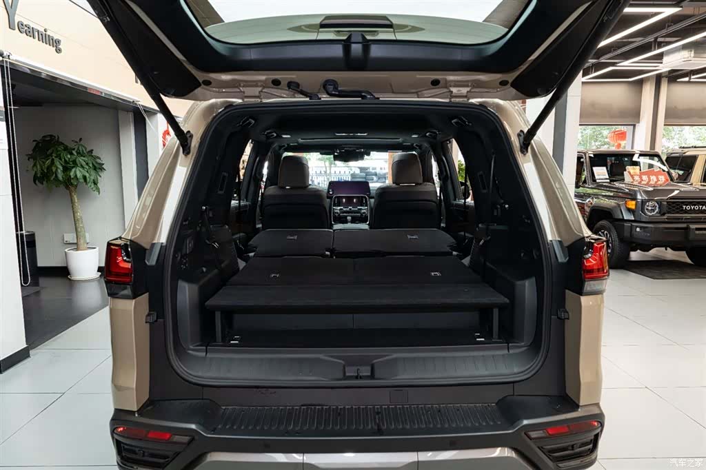 Lexus LX, 2025 21