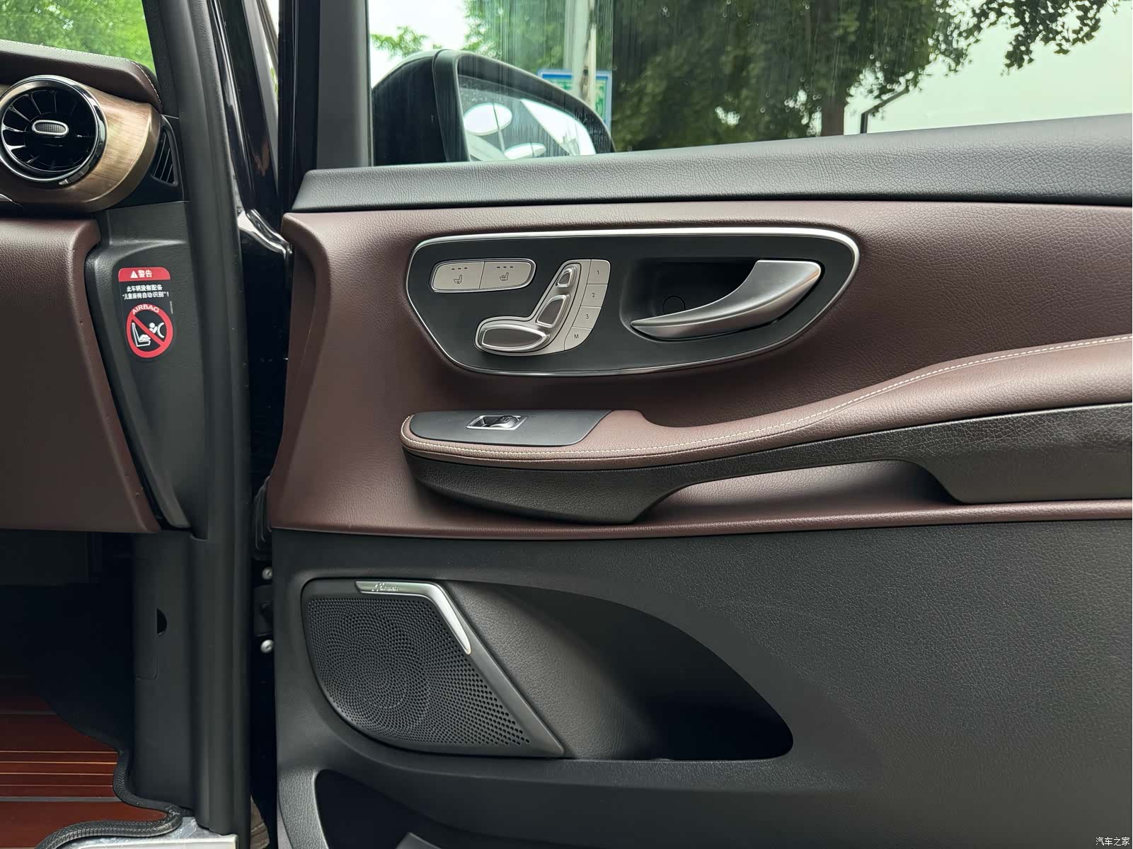 Mercedes-Benz V-Class, 2023 19