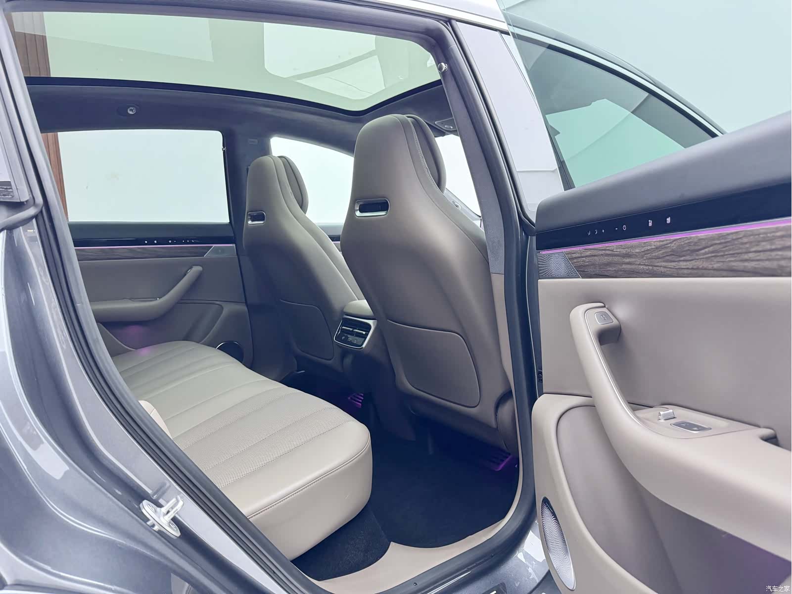 Luxeed R7, 2025 7