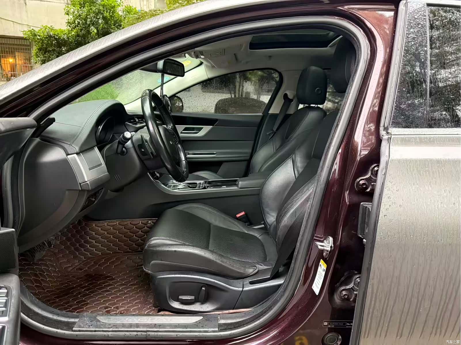 Jaguar XF, 2016 11