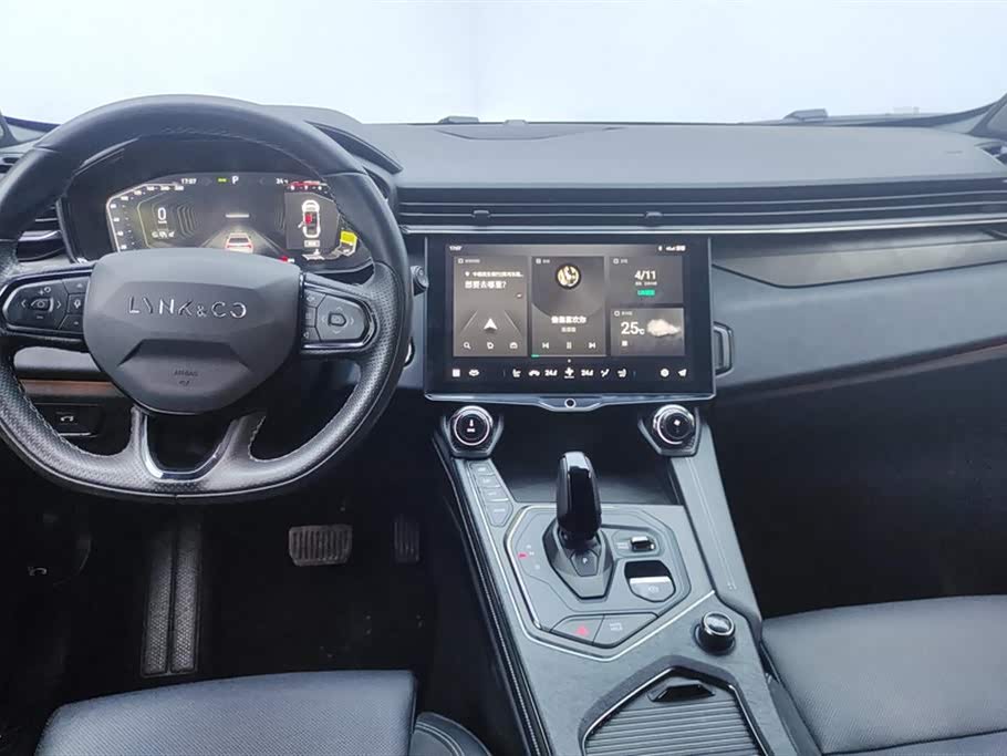 Lynk & Co 01
