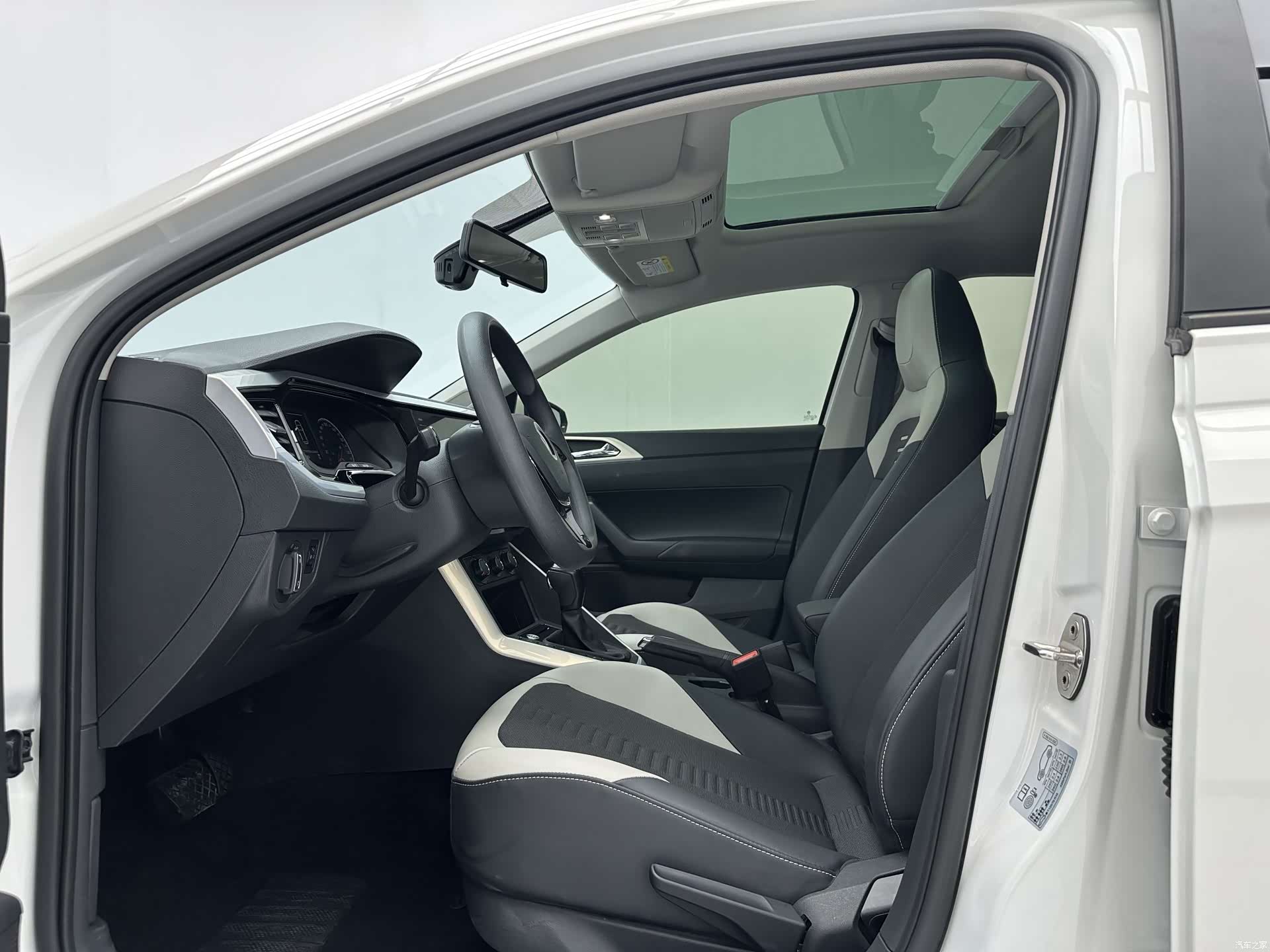Volkswagen Polo, 2022 все фото