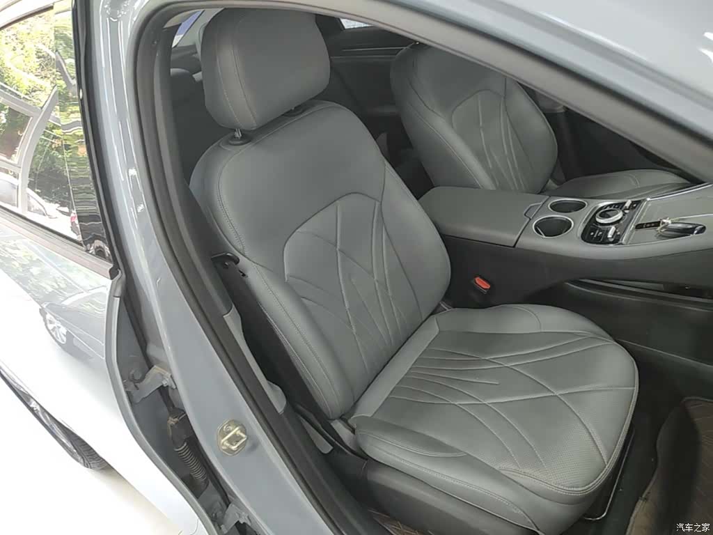 Geely Galaxy L6, 2025 25
