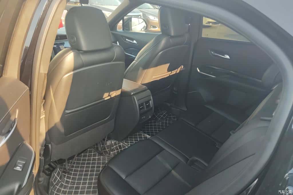 Cadillac XT4, 2021 11