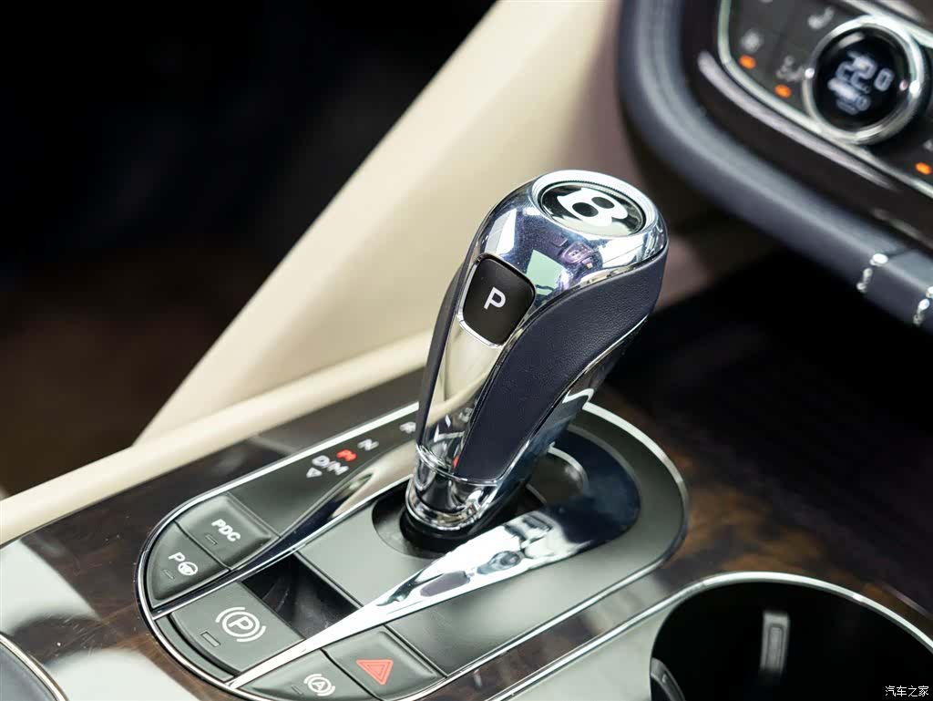 Bentley Bentayga, 2024 17