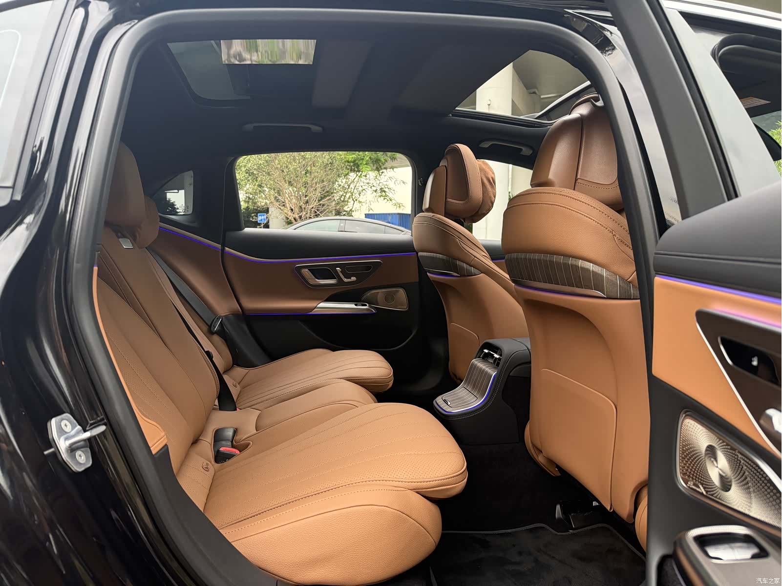 Mercedes-Benz E-Class, 2025 11