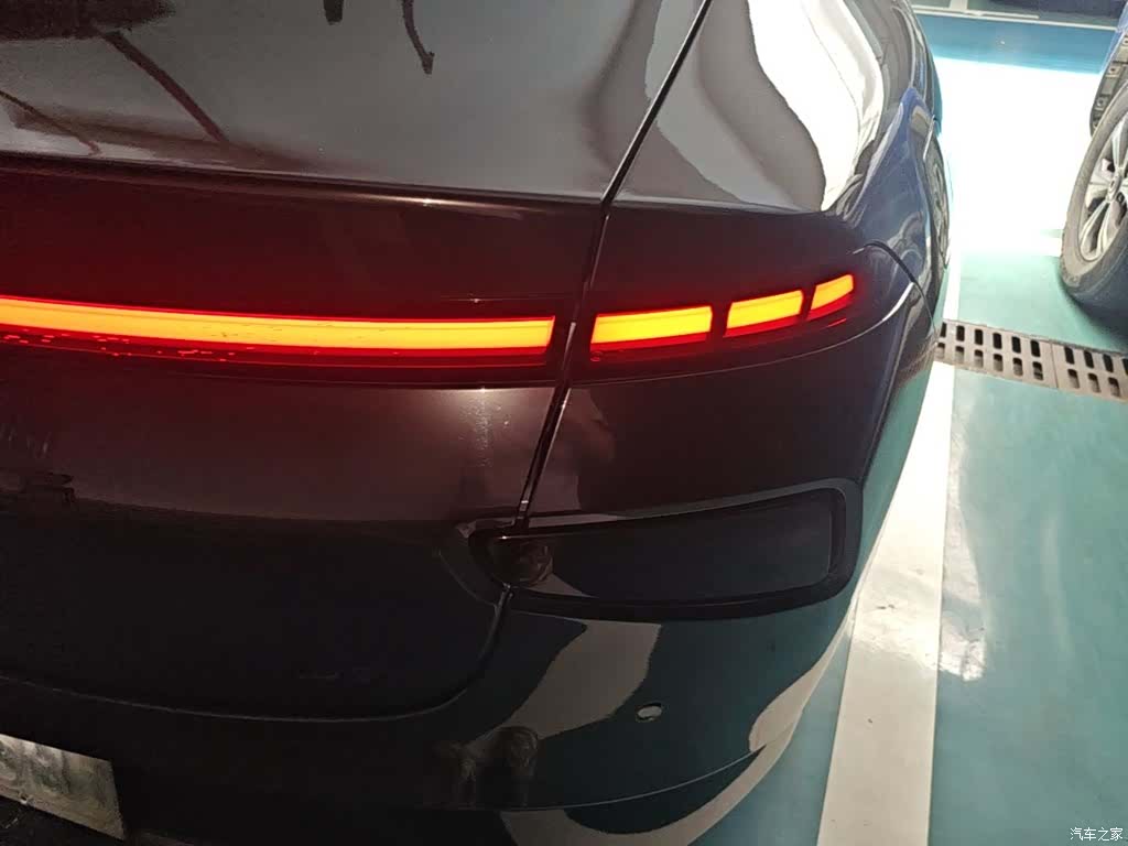 Xpeng P7, 2021 8