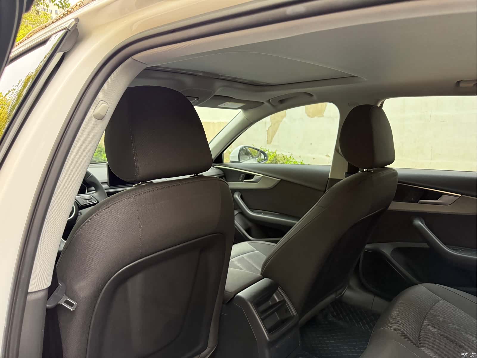 Audi A4L, 2018 все фото