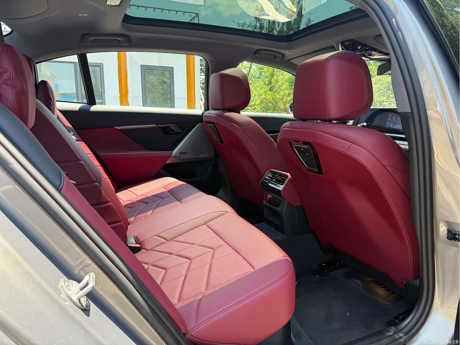BMW 5 Series, 2025 12
