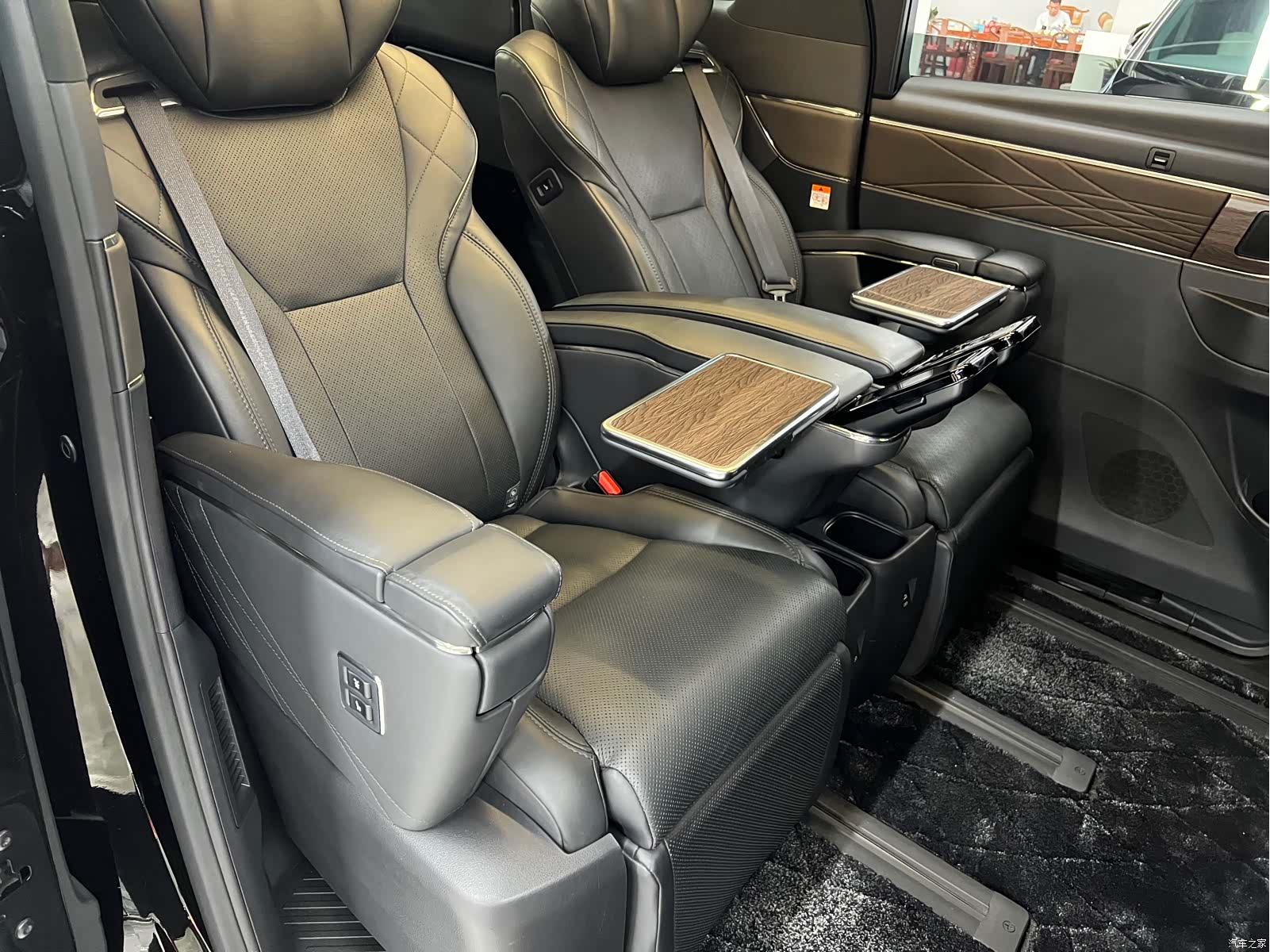 Toyota Alphard, 2024 14