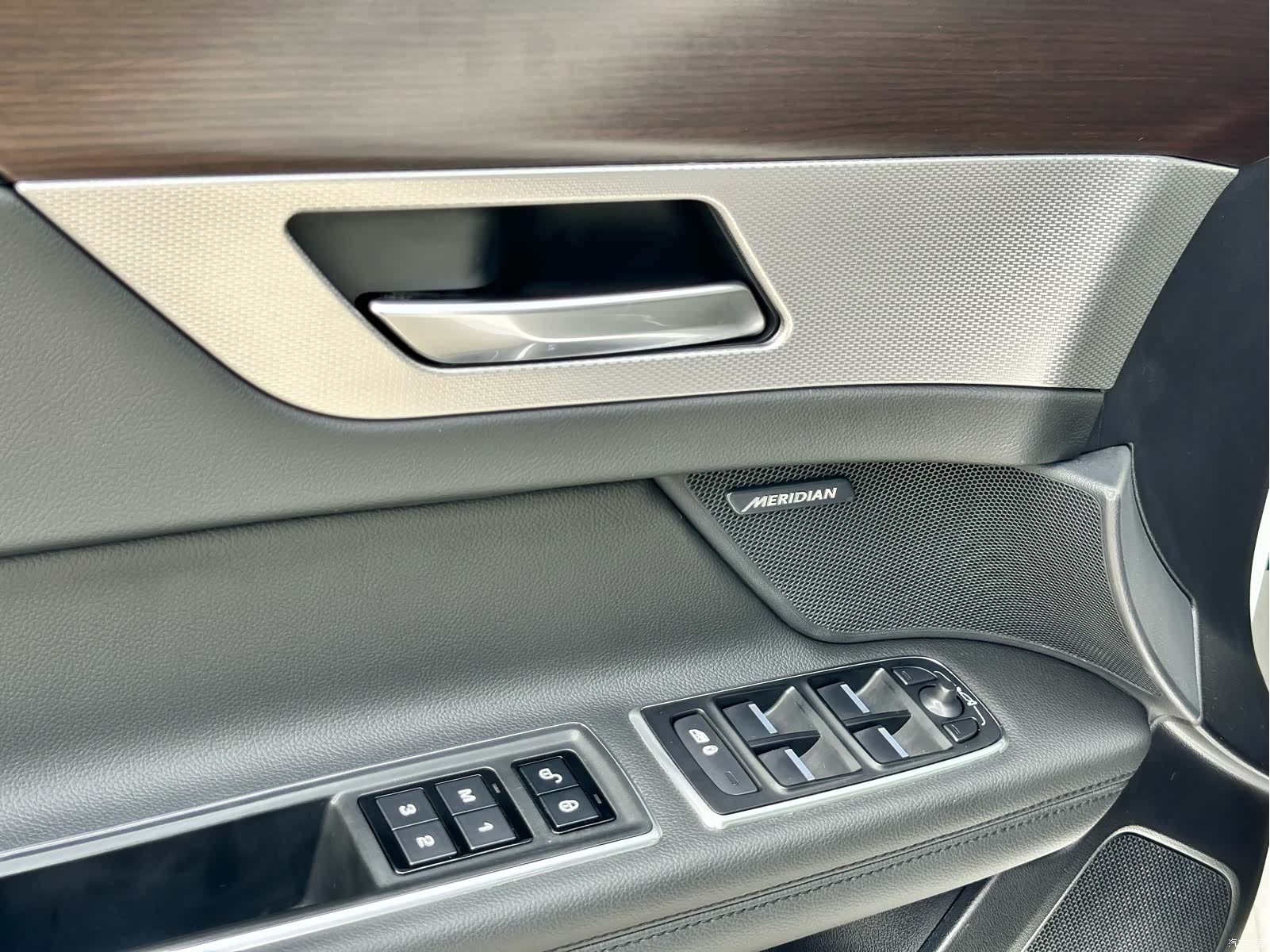 Land Rover XFL, 2018 8