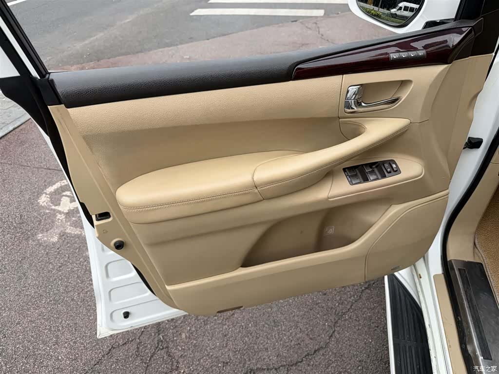 Lexus LX, 2009 6