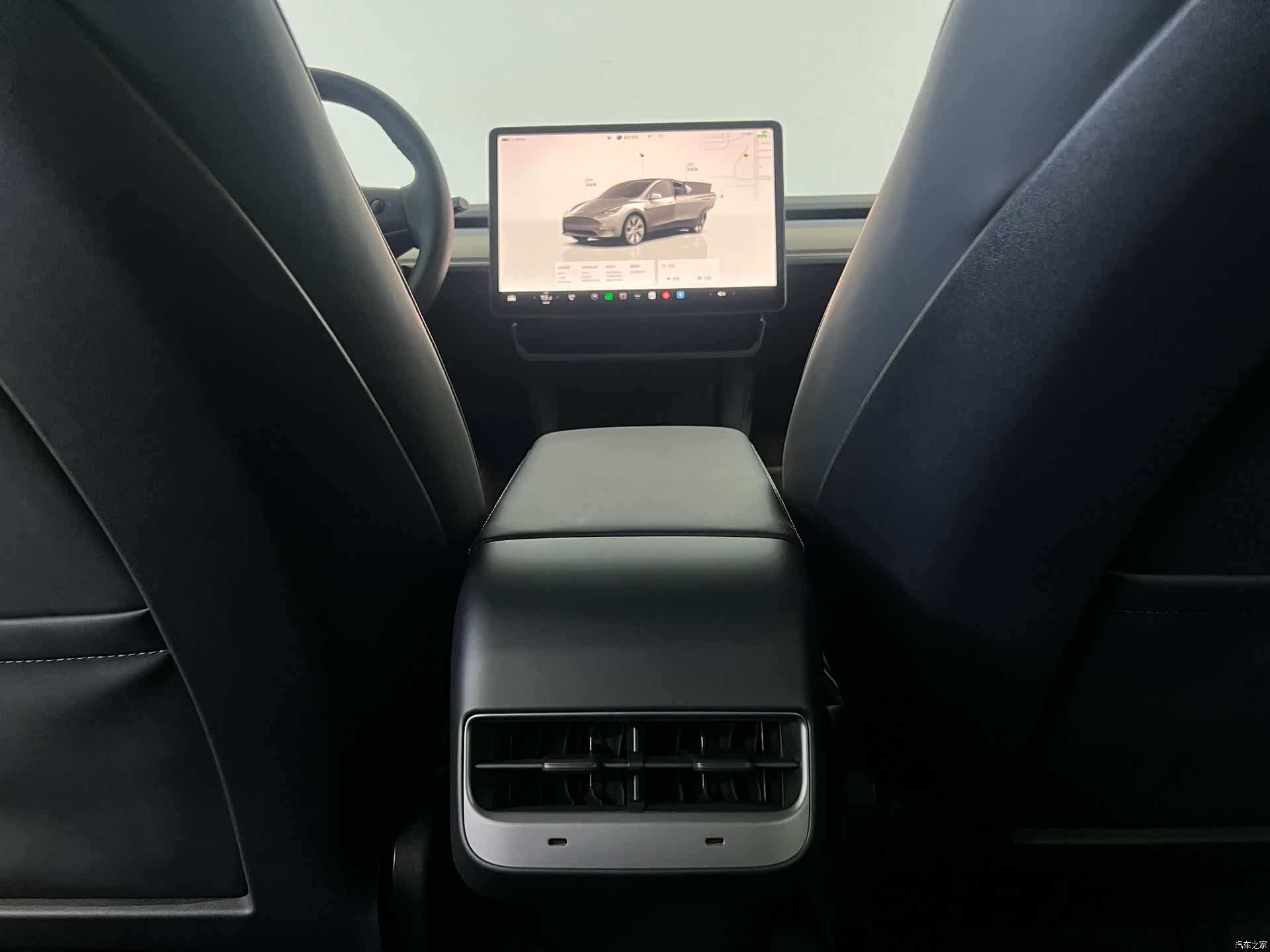 Tesla Model Y, 2023 4