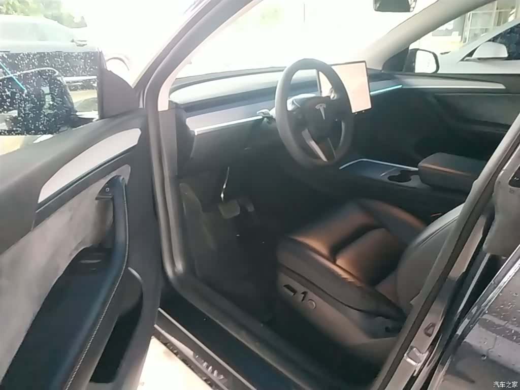 Tesla Model Y, 2024 16