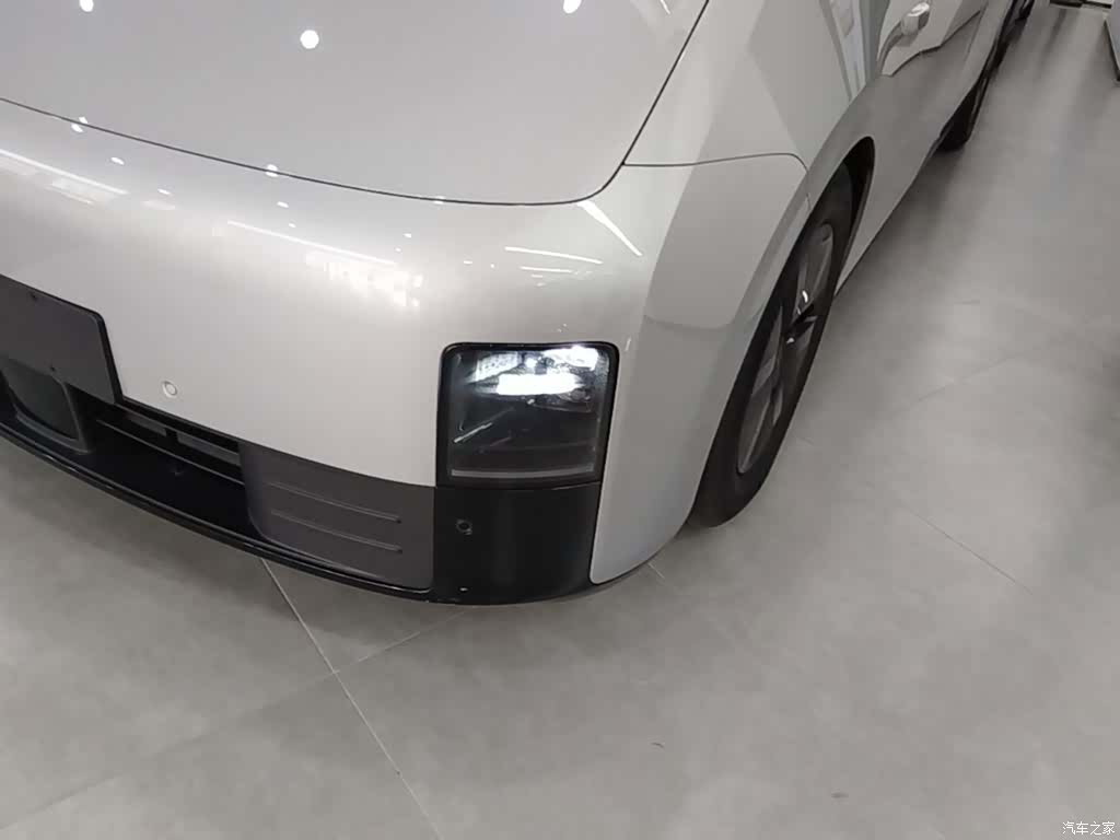 Li Auto MEGA, 2025 24