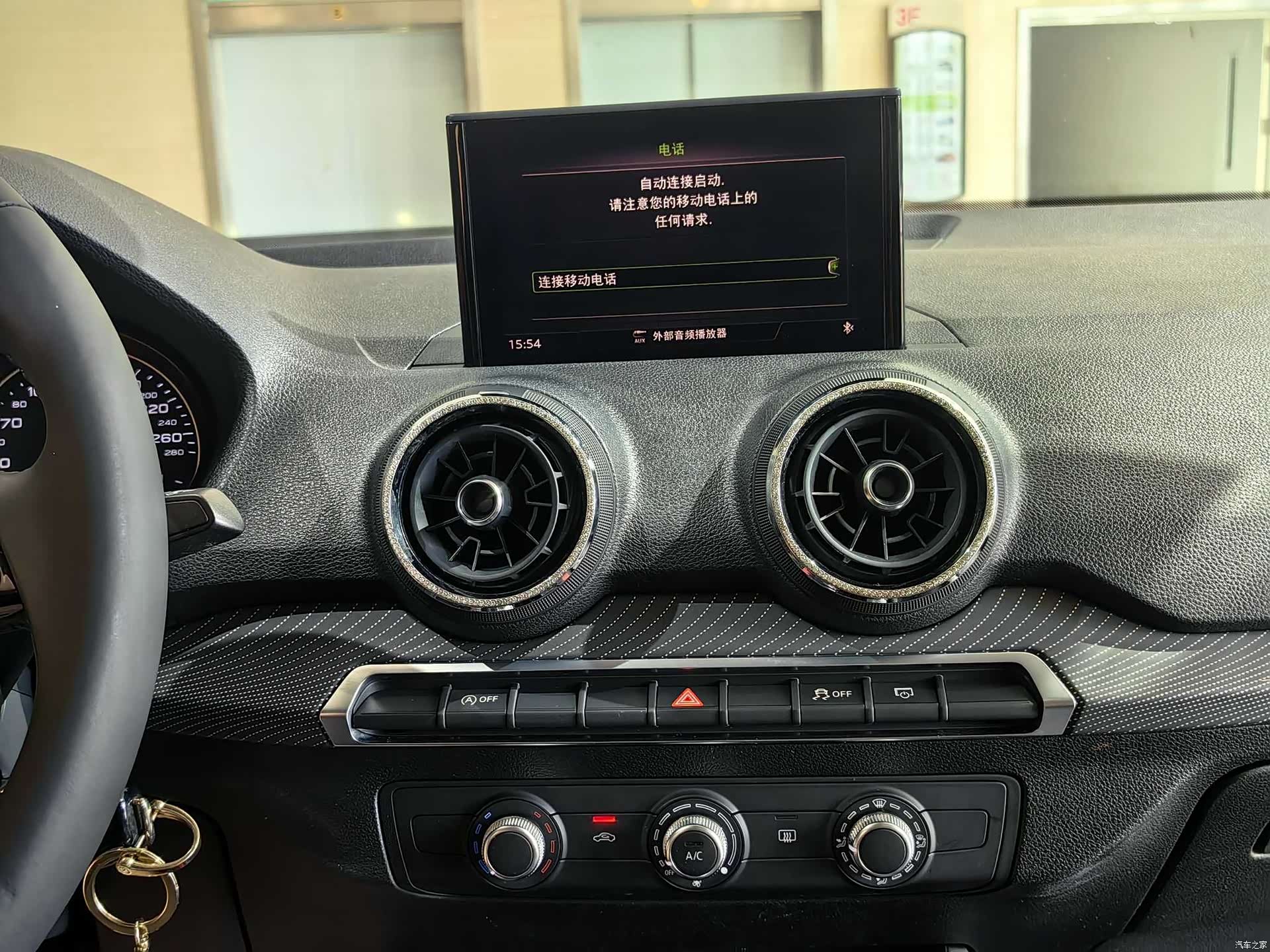Audi Q2L, 2020 8