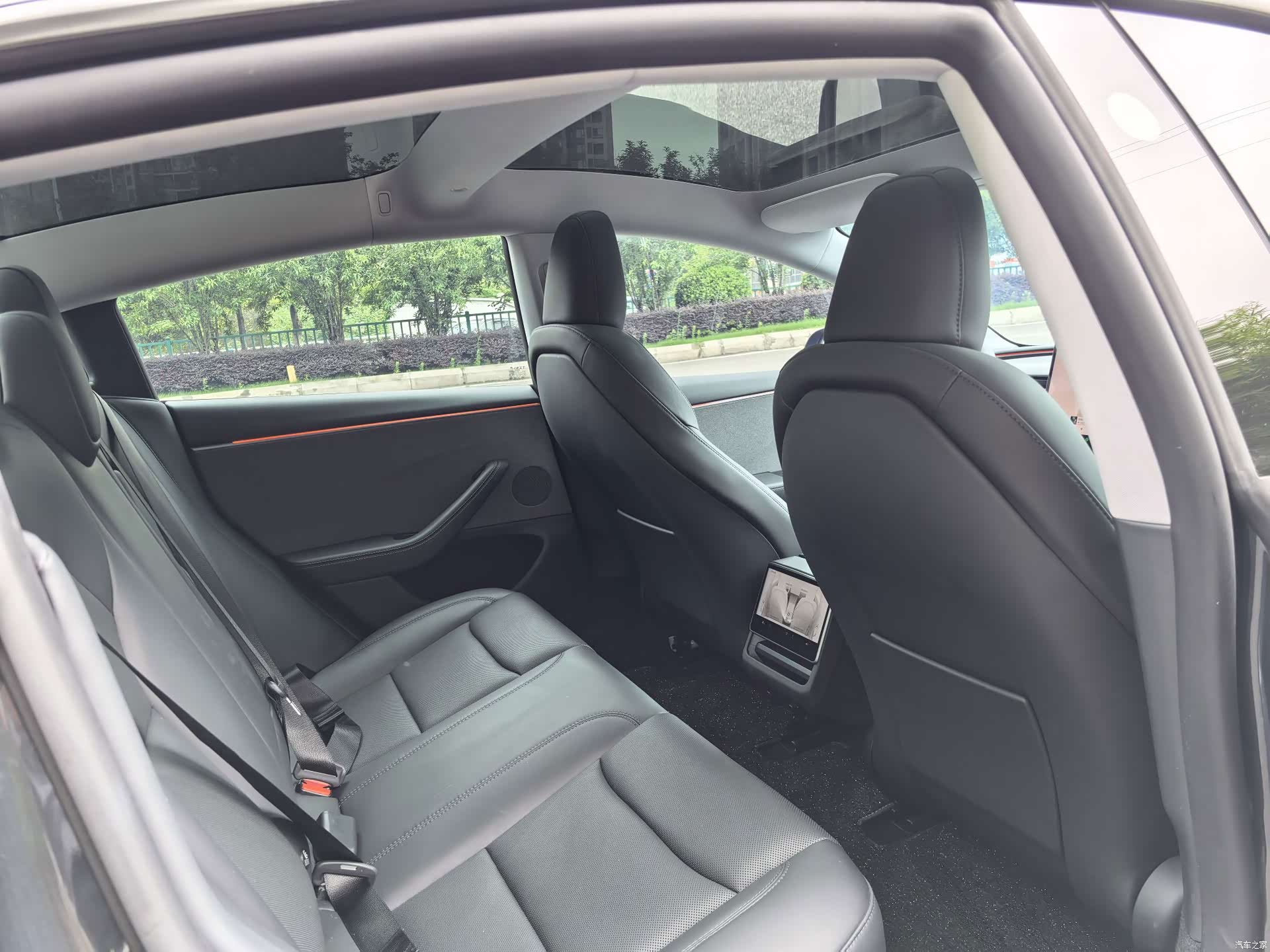 Tesla Model 3, 2025 11