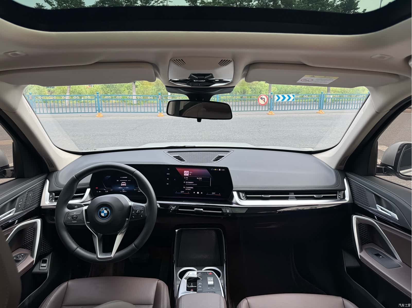 BMW iX1, 2024 9