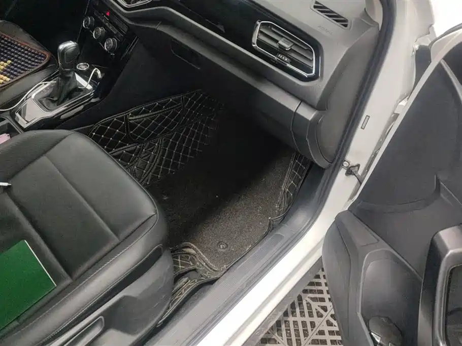 Volkswagen T-ROC exploring Songs