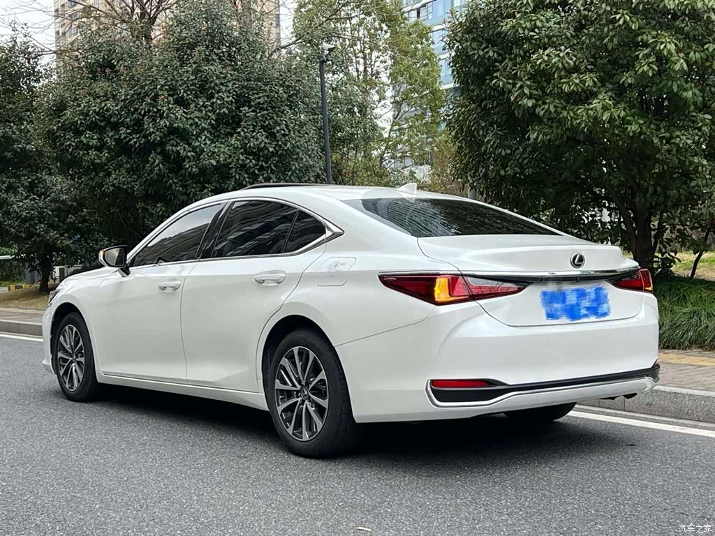 Lexus ES, 2024 3
