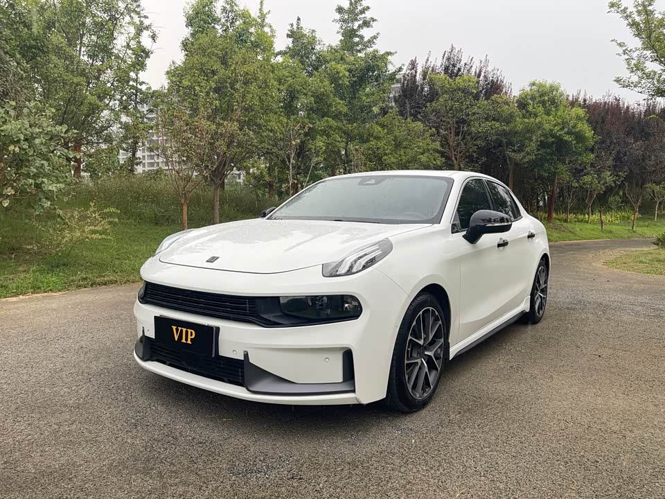 Lynk & Co 03 Lynk & Co 03