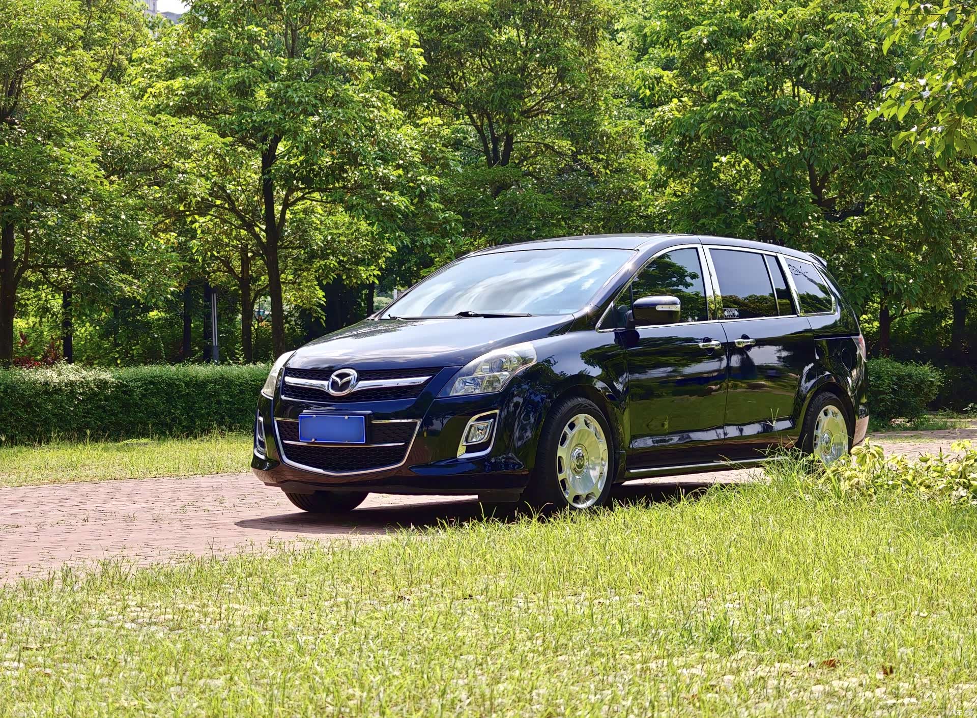 Mazda 8, 2013 1