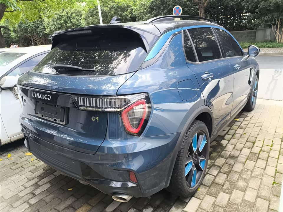 Lynk & Co 01